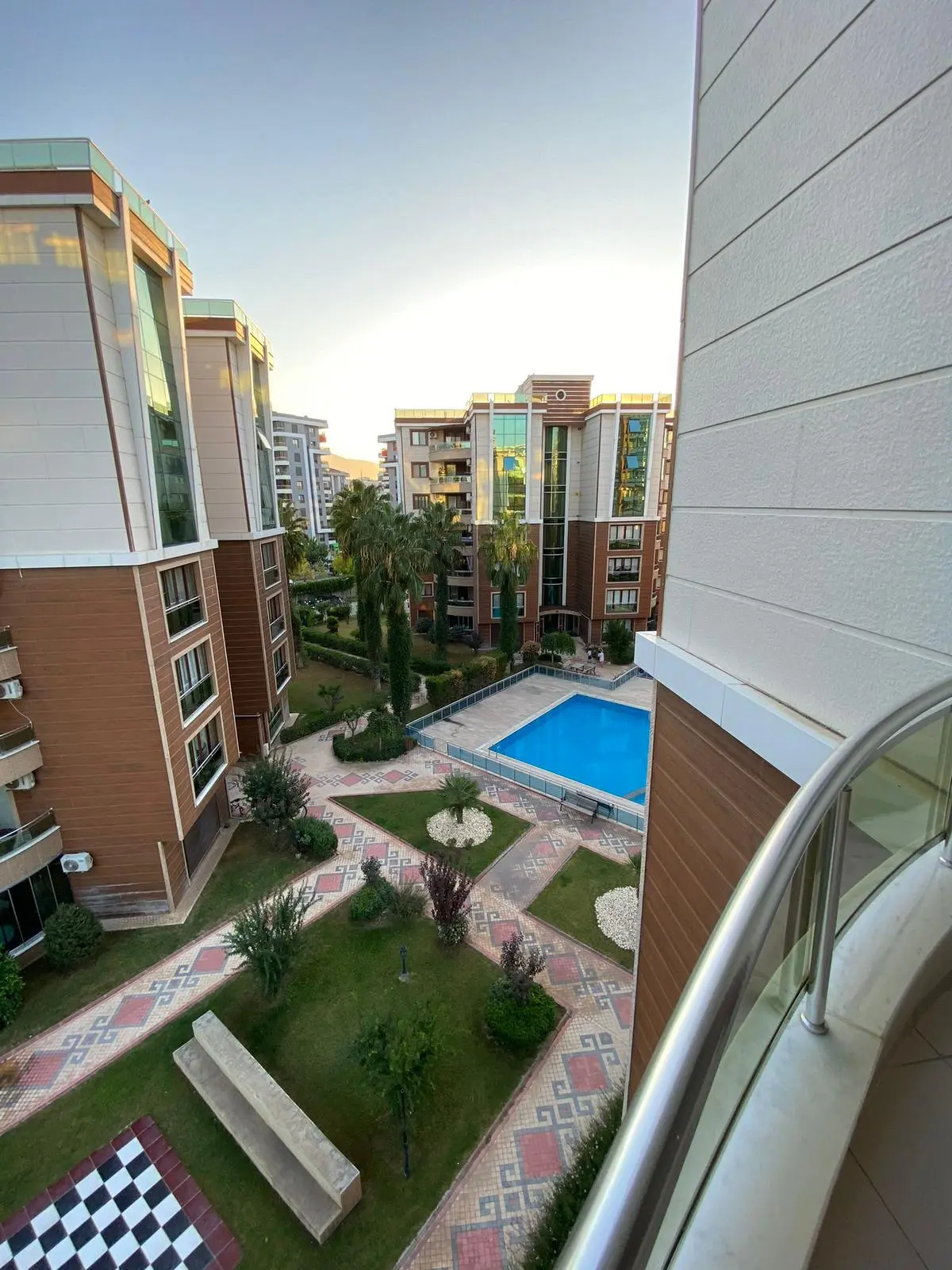 GÜZEL YURT MAHALLESİ 3+1 185M2 7 KATLININ 5 KATI SİTE İÇİ FULL ULTRA LÜKS YÜZME HAVUZLU ULTRA LÜKS